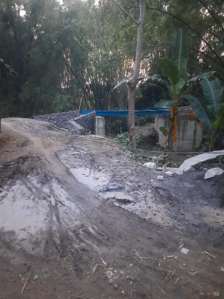 Proyek Jembatan Yang Tak Diketahui Warga Dari Mana Sumber Dana Nya Karena Tak Dipasang Plang Nama