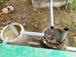 Endapan pembuangan limbah yang tidak berfungsi sehingga menyebabkan aroma tak sedap