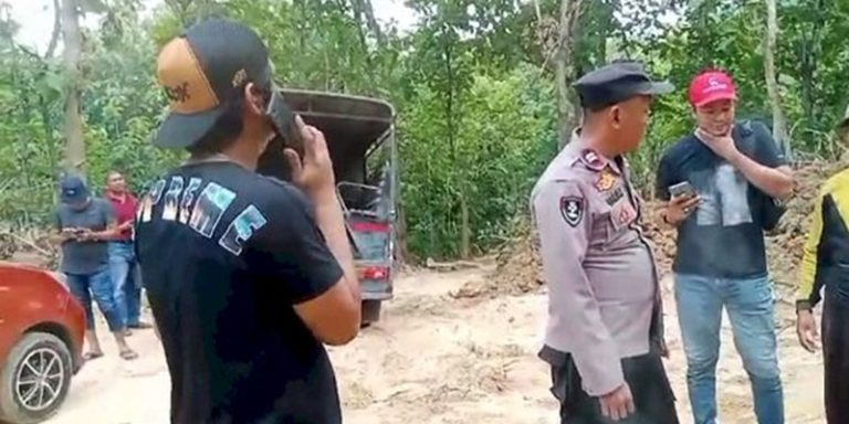641274_04225230012025_Sejumlah_anggota_Timgab_di_lokasi_tambang_di_Kumbo_RMOLJateng
